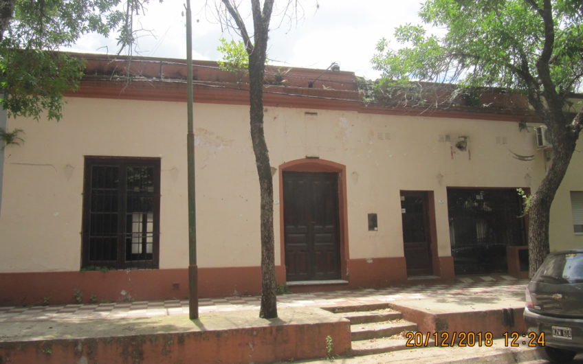 Casona Centrica calle 3 de Febrero, entre 12 de Abril y San Martín-  restaurada,  actualmente Restobar.